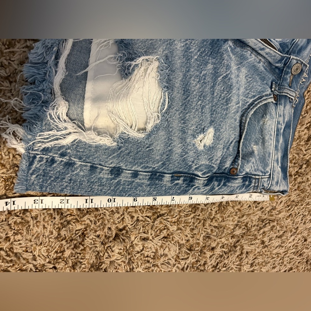 American Eagle Outfitters Women's Distressed Blue Denim High Rise Mom Shorts - Picture 6 of 8